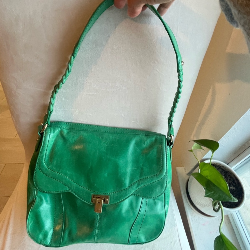 B. Makowski Karlie Glazed Leather Crossbody Adjust Strap Green NWT - Picture 2 of 6